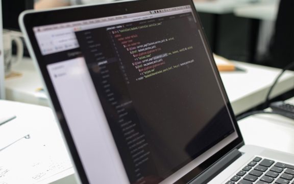 Notebook mit geöffnetem Code Editor